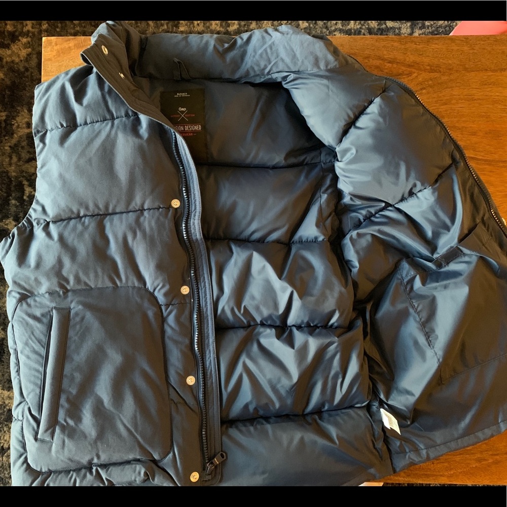 Gap Puffy Vest - Medium